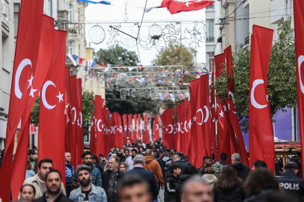 İstiklal Caddesi, Türk bayraklarıyla donatıldı 10
